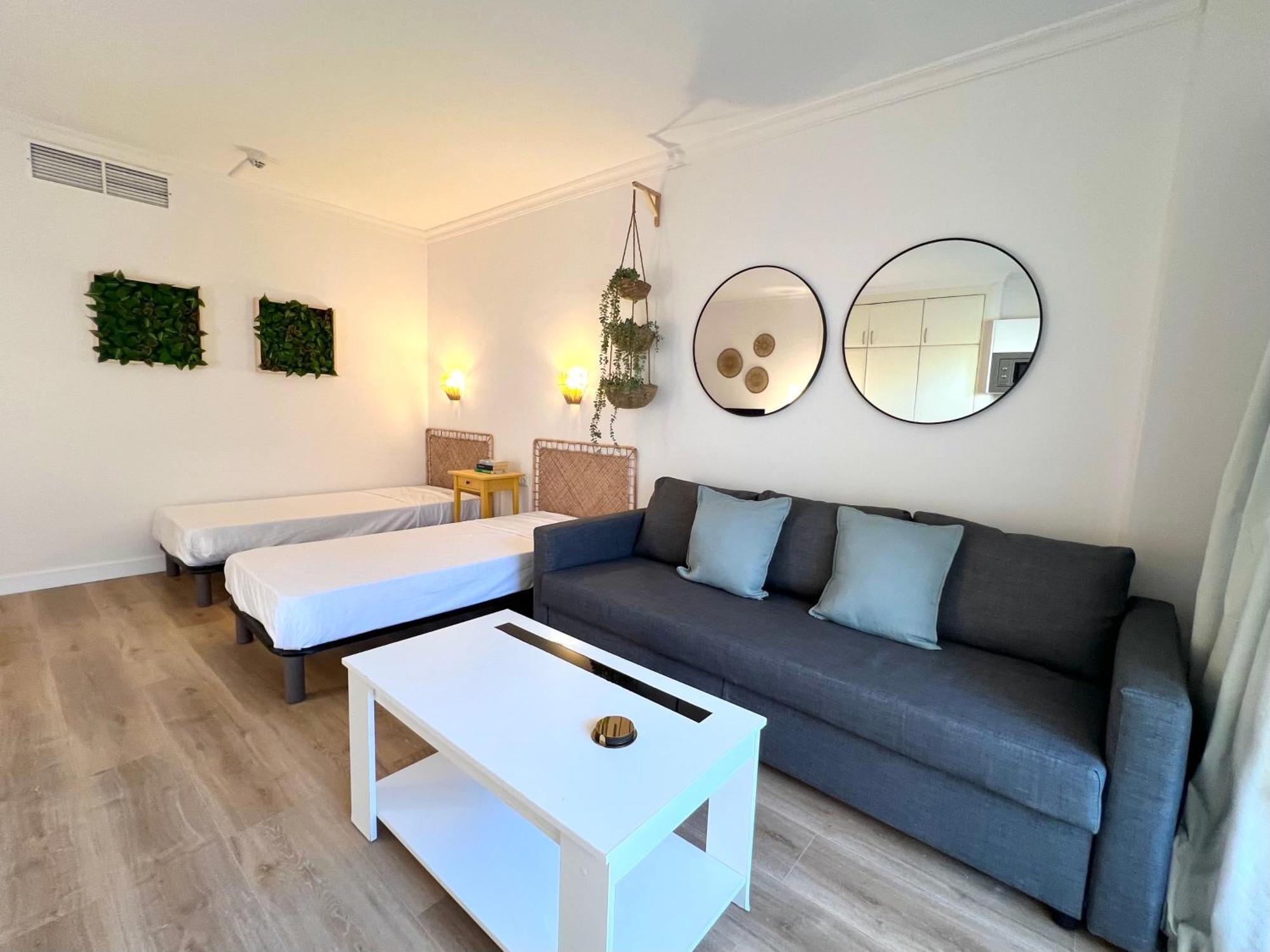 Pyr Beach And Pool Studio I Фуэнхирола Экстерьер фото